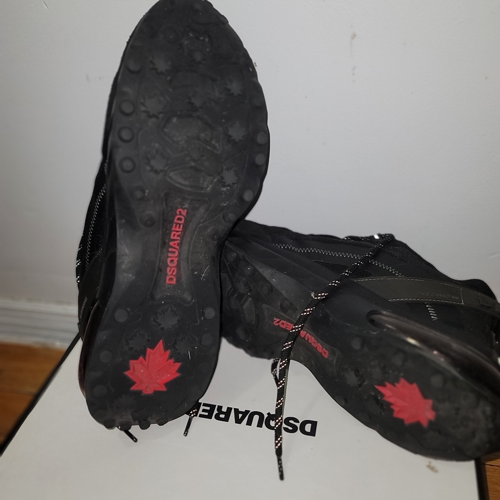 Beautiful black dsquared2 sneakers good condition size 12